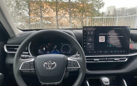 Toyota Highlander, 2025 год, 5 700 000 рублей, 21 фотография