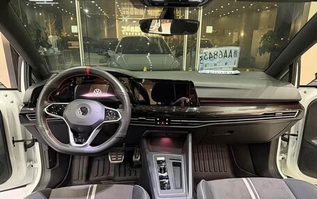 Volkswagen Golf VIII, 2023 год, 2 050 000 рублей, 10 фотография