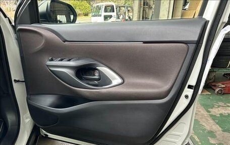 Toyota Yaris Cross, 2021 год, 1 605 153 рублей, 33 фотография