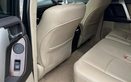 Toyota Land Cruiser Prado 150 рестайлинг 2, 2010 год, 3 150 000 рублей, 6 фотография