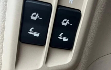 Toyota Land Cruiser Prado 150 рестайлинг 2, 2010 год, 3 150 000 рублей, 13 фотография