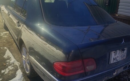 Mercedes-Benz E-Класс, 1998 год, 440 000 рублей, 2 фотография