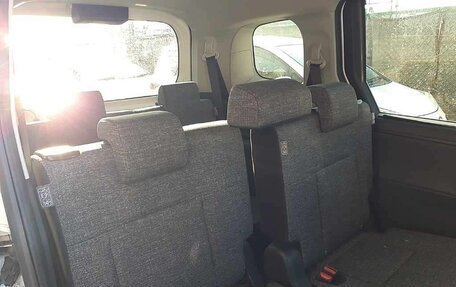 Toyota Sienta, 2022 год, 1 348 000 рублей, 12 фотография