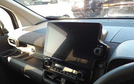 Toyota Sienta, 2022 год, 1 348 000 рублей, 9 фотография