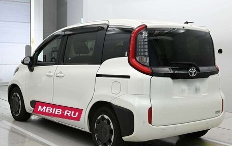 Toyota Sienta, 2022 год, 1 348 000 рублей, 6 фотография