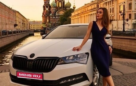 Skoda Superb III рестайлинг, 2020 год, 2 600 000 рублей, 1 фотография