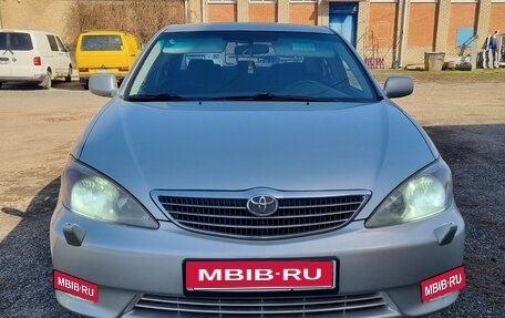 Toyota Camry V40, 2004 год, 950 000 рублей, 1 фотография