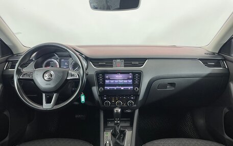 Skoda Octavia, 2018 год, 1 370 000 рублей, 10 фотография