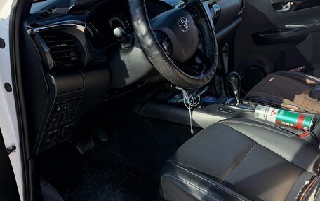 Toyota Hilux VIII, 2018 год, 2 800 000 рублей, 8 фотография