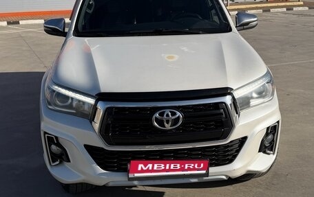 Toyota Hilux VIII, 2018 год, 2 800 000 рублей, 14 фотография