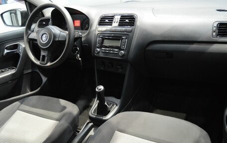 Volkswagen Polo VI (EU Market), 2011 год, 550 000 рублей, 24 фотография