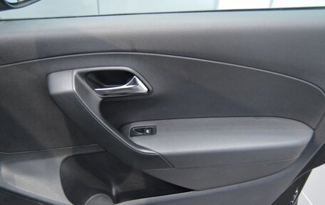 Volkswagen Polo VI (EU Market), 2011 год, 550 000 рублей, 23 фотография