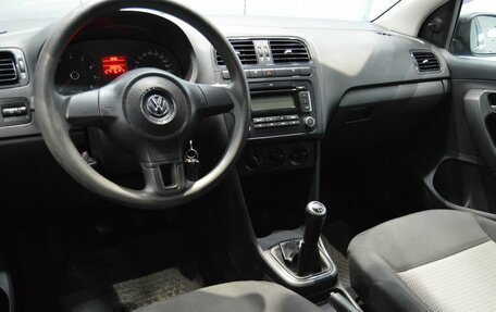Volkswagen Polo VI (EU Market), 2011 год, 550 000 рублей, 28 фотография