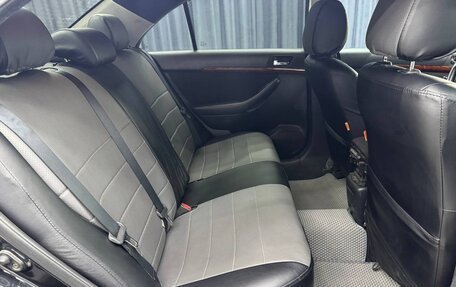 Toyota Avensis III рестайлинг, 2005 год, 670 000 рублей, 17 фотография