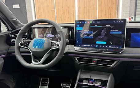 Volkswagen Tiguan, 2025 год, 4 839 000 рублей, 33 фотография