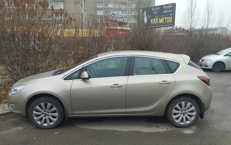 Opel Astra J, 2011 год, 790 000 рублей, 2 фотография