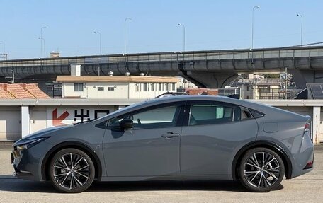 Toyota Prius IV XW50, 2024 год, 2 750 000 рублей, 4 фотография