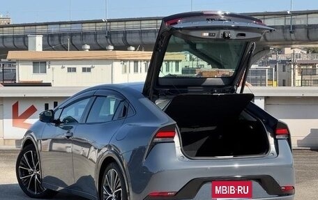 Toyota Prius IV XW50, 2024 год, 2 750 000 рублей, 8 фотография