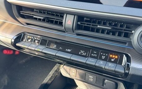 Toyota Prius IV XW50, 2024 год, 2 750 000 рублей, 19 фотография