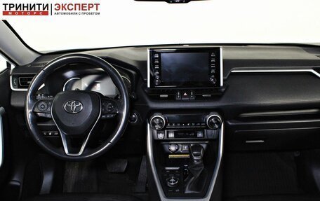 Toyota RAV4, 2022 год, 4 197 000 рублей, 10 фотография