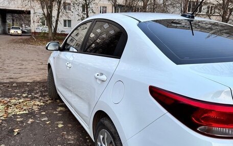 KIA Rio IV, 2018 год, 900 000 рублей, 5 фотография