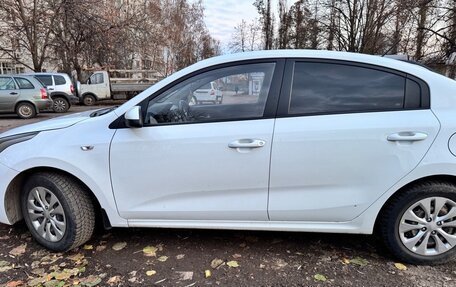 KIA Rio IV, 2018 год, 900 000 рублей, 4 фотография