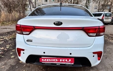 KIA Rio IV, 2018 год, 900 000 рублей, 2 фотография