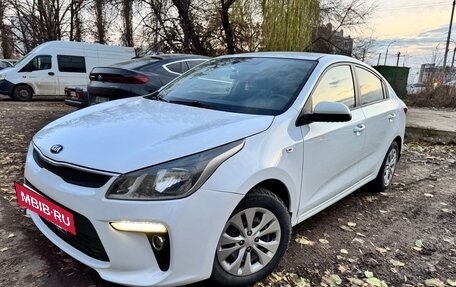 KIA Rio IV, 2018 год, 900 000 рублей, 3 фотография