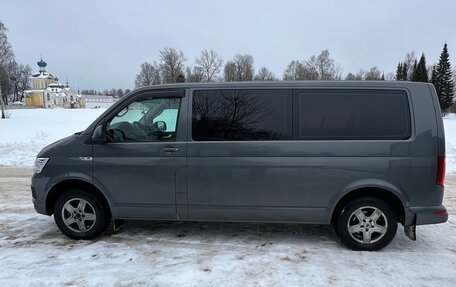 Volkswagen Caravelle T6 рестайлинг, 2018 год, 3 200 000 рублей, 3 фотография