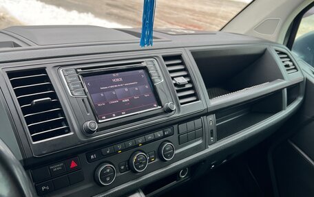 Volkswagen Caravelle T6 рестайлинг, 2018 год, 3 200 000 рублей, 15 фотография