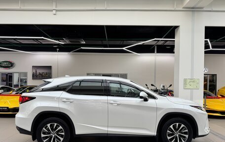 Lexus RX IV рестайлинг, 2021 год, 5 990 000 рублей, 8 фотография