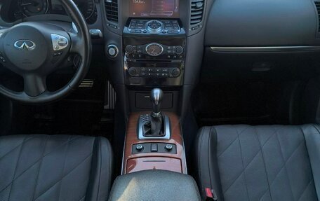 Infiniti QX70, 2017 год, 2 900 000 рублей, 8 фотография