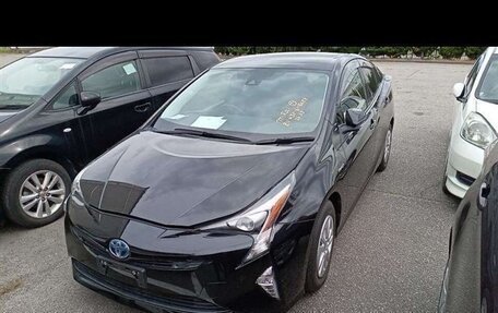 Toyota Prius IV XW50, 2018 год, 1 850 000 рублей, 2 фотография