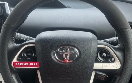 Toyota Prius IV XW50, 2018 год, 1 850 000 рублей, 3 фотография