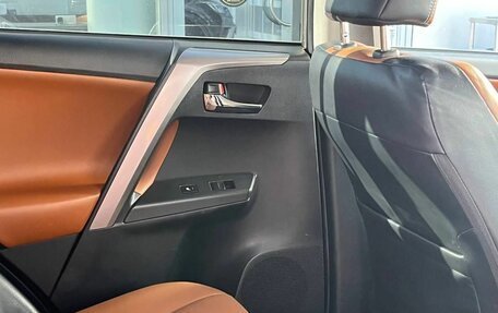 Toyota RAV4, 2017 год, 2 450 000 рублей, 14 фотография