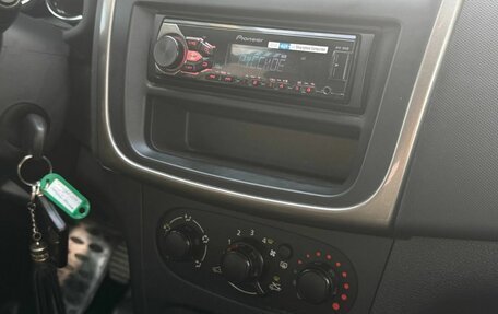 Renault Sandero II рестайлинг, 2016 год, 600 000 рублей, 8 фотография