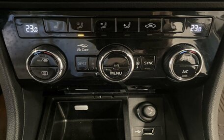 Skoda Superb III рестайлинг, 2019 год, 2 149 000 рублей, 28 фотография