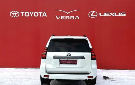 Toyota Land Cruiser Prado 150 рестайлинг 2, 2017 год, 4 950 000 рублей, 5 фотография