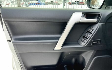 Toyota Land Cruiser Prado 150 рестайлинг 2, 2017 год, 4 950 000 рублей, 12 фотография