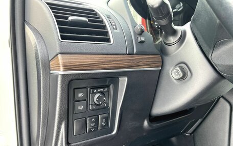 Toyota Land Cruiser Prado 150 рестайлинг 2, 2017 год, 4 950 000 рублей, 13 фотография