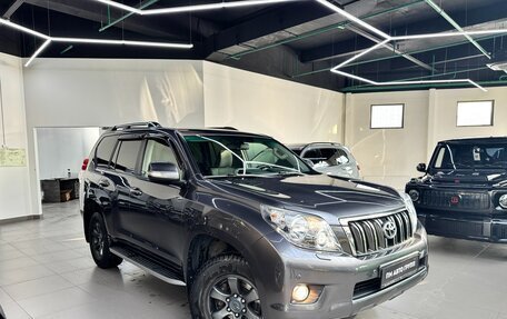 Toyota Land Cruiser Prado 150 рестайлинг 2, 2013 год, 3 090 000 рублей, 1 фотография