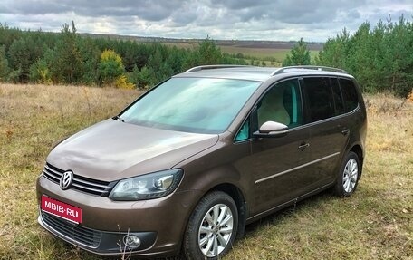 Volkswagen Touran III, 2011 год, 1 000 000 рублей, 1 фотография