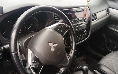 Mitsubishi Outlander III рестайлинг 3, 2012 год, 1 300 000 рублей, 5 фотография