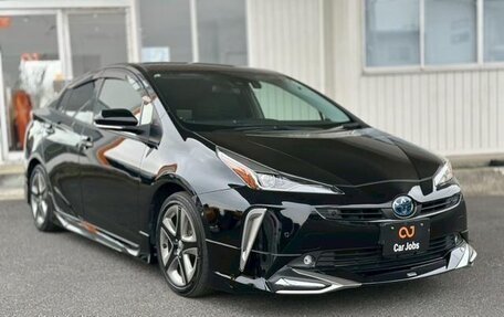 Toyota Prius IV XW50, 2023 год, 2 100 000 рублей, 3 фотография