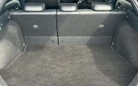 Toyota Prius IV XW50, 2023 год, 2 100 000 рублей, 17 фотография