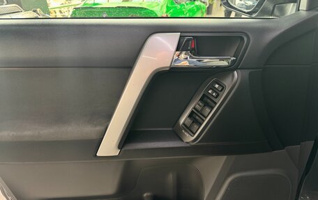 Toyota Land Cruiser Prado 150 рестайлинг 2, 2013 год, 3 090 000 рублей, 14 фотография