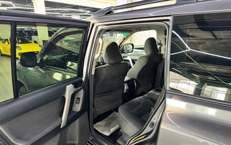 Toyota Land Cruiser Prado 150 рестайлинг 2, 2013 год, 3 090 000 рублей, 15 фотография