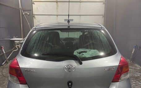 Toyota Yaris III рестайлинг, 2008 год, 650 000 рублей, 2 фотография