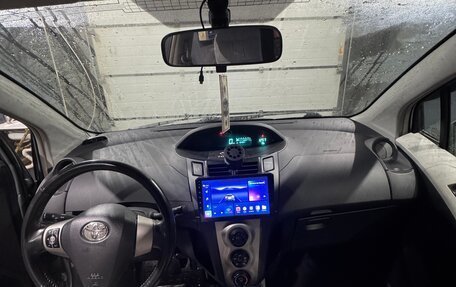 Toyota Yaris III рестайлинг, 2008 год, 650 000 рублей, 8 фотография