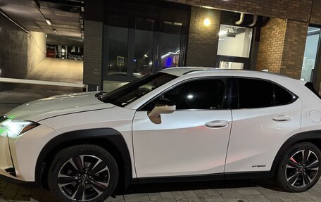 Lexus UX I, 2021 год, 3 100 000 рублей, 2 фотография